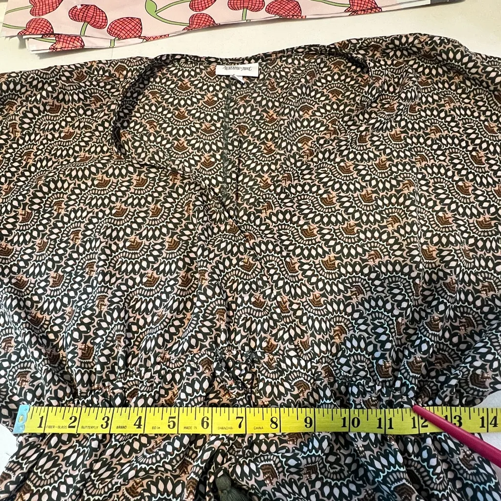 Willow & Root Elegant Brown Patterned V - Image 4