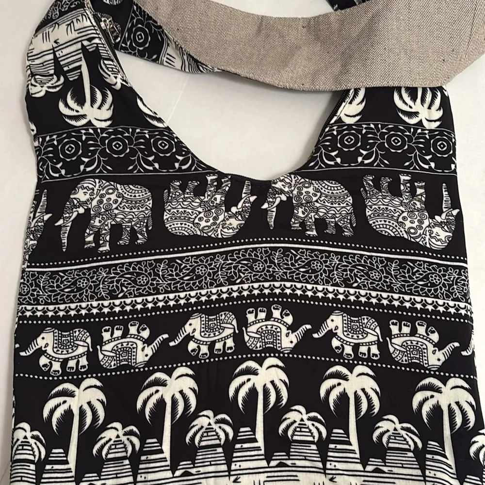 ELEPHANT AND PALM TREE BOHO SLING CROSSBODY BLACK AND WHITE COTTON NO BRAND - Image 5
