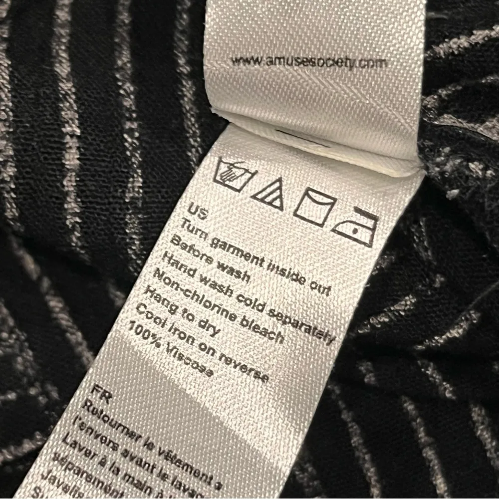 Amuse Society  Button Down Spellbound Top Shirt Blouse size Medium - Image 10