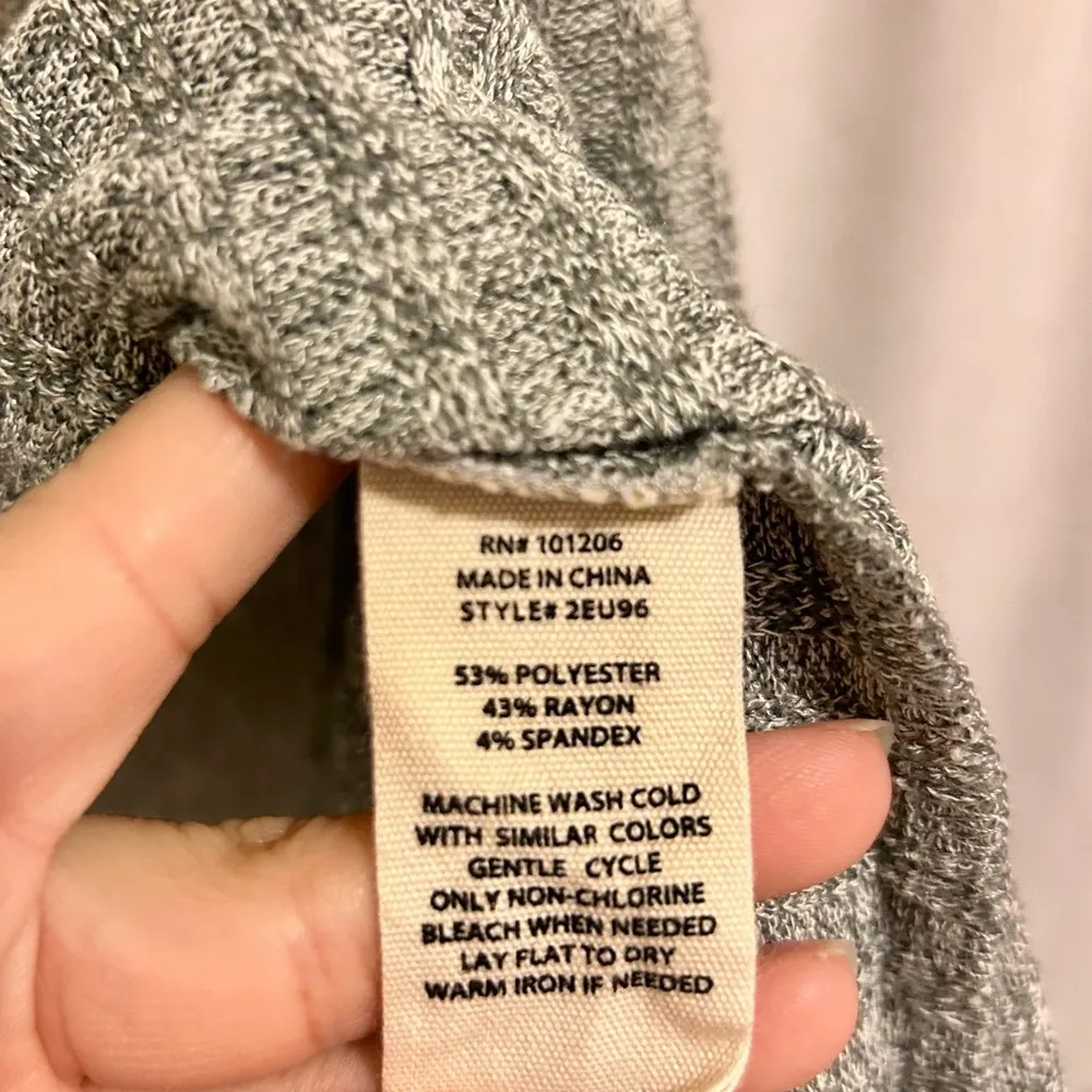 Soft surroundings grey style 2EU96 ribbed knit asymmetrical hem swing top - Image 5