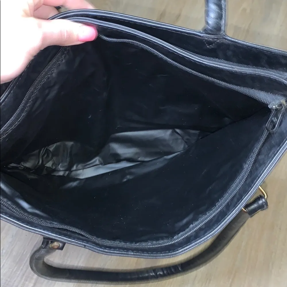 Black large faux leather shoulder handbag - Image 6