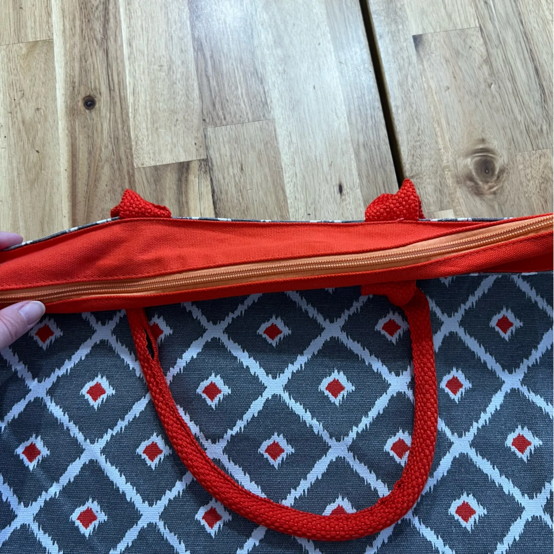 Gray Geometric Print Canvas Tote Bag w/ Red Handles & Zipper - Image 5