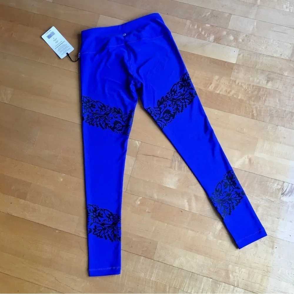 90 Degree by Reflex Floral Rocker Chick Stripe, Low Rise Legging, Blue, Black, S Blue - Image 15