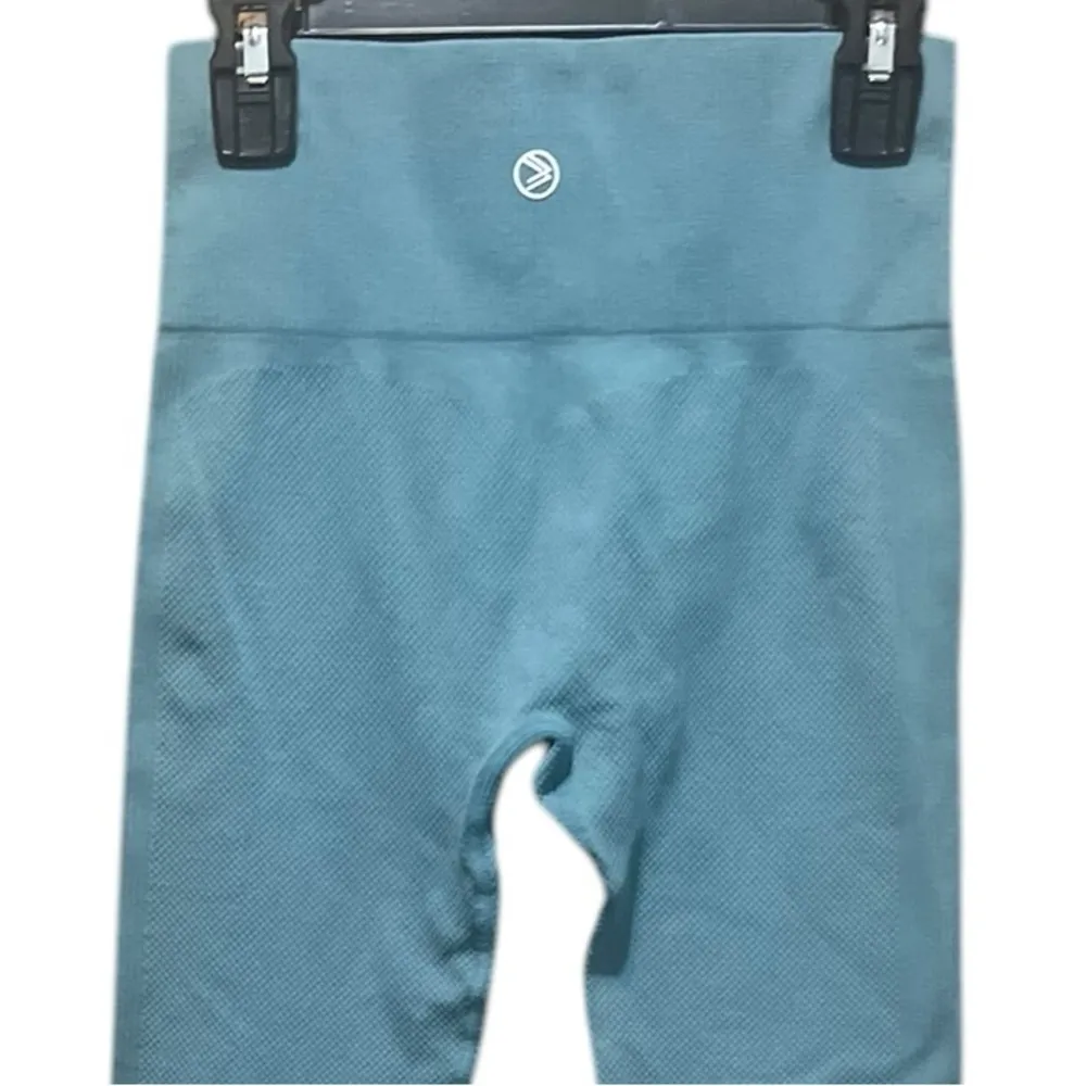 Savvi Ashtanga sage green textured leggings Size small - Image 9