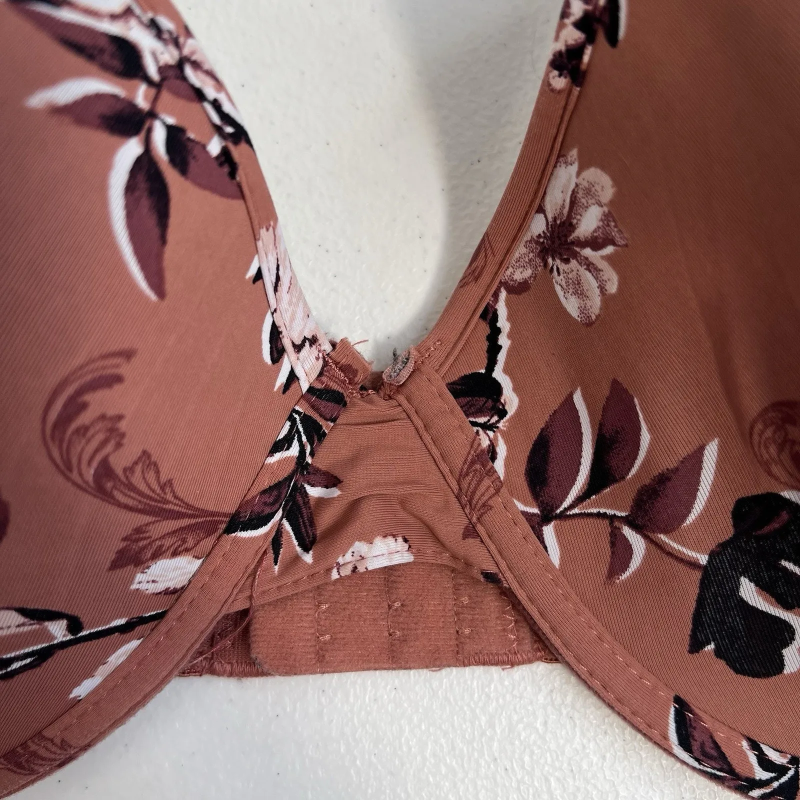 Vince Camuto Bra 40D Floral Underwire Adjustable Strap Floral Lightly Lined - Image 3