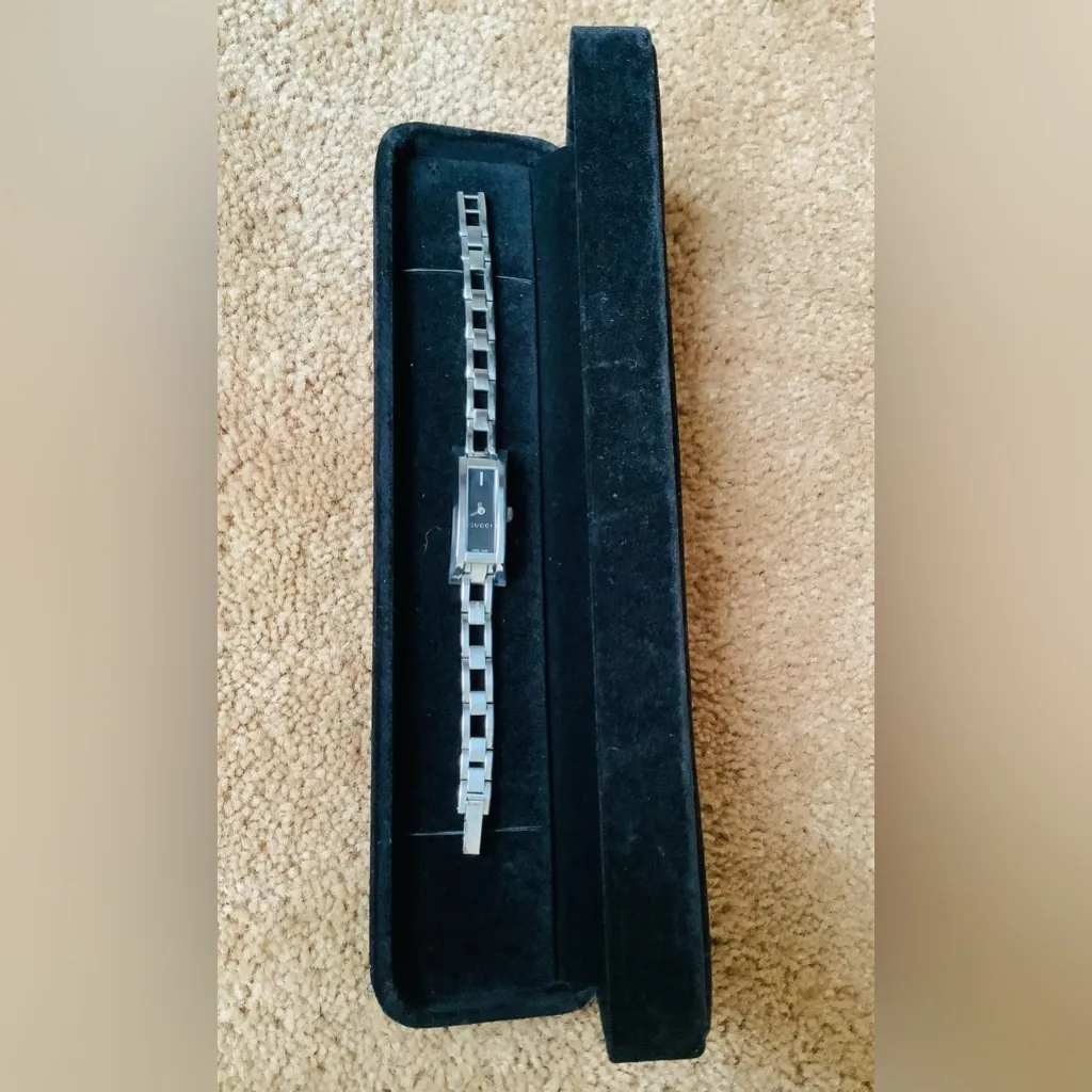 Ladies GUCCI stainless steel watch 💖CUTE💖 - Image 2