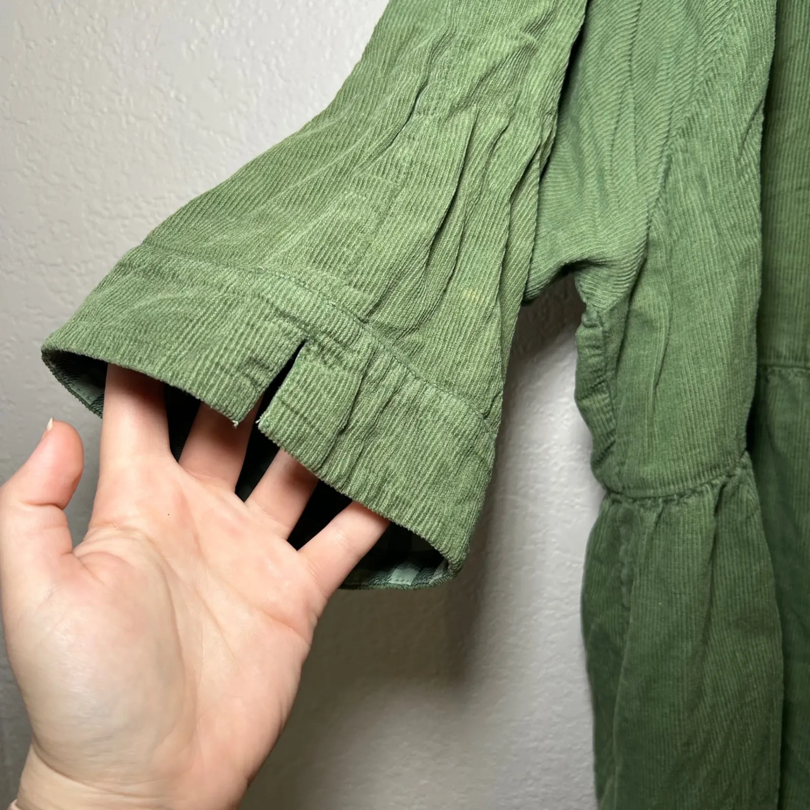 Maeve Anthropologie Maria Babydoll Blouse green corduroy women's large holiday - Image 4