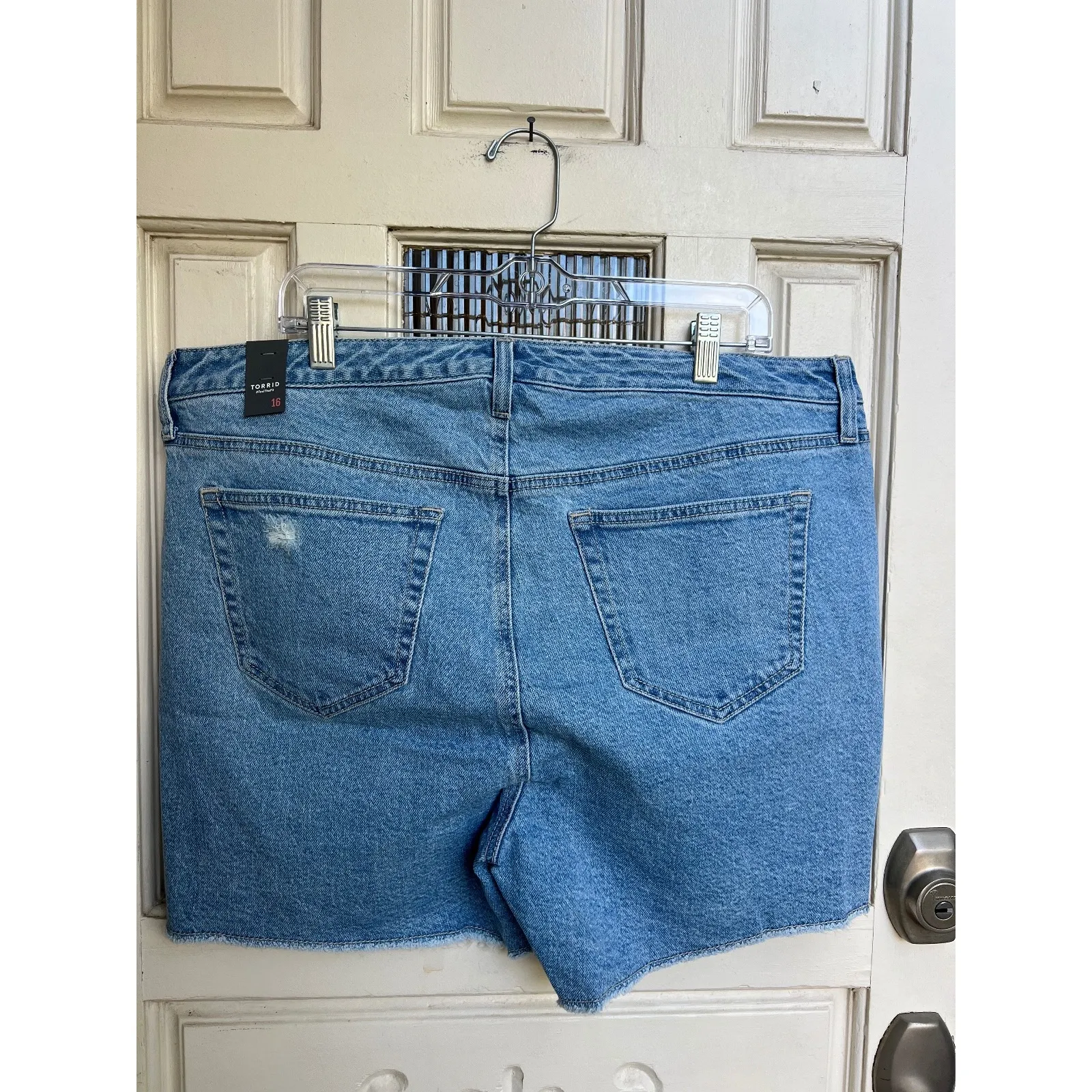 Torrid Distressed Cut Off Jean‎ Shorts Size 16 NWT - Image 5