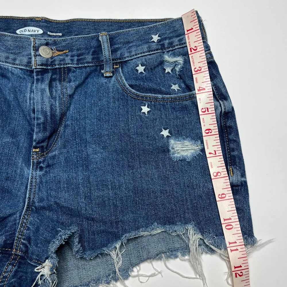 Old Navy Cutoff Boyfriend Denim Star Embroidered Jean Shorts Size 6 - Image 5