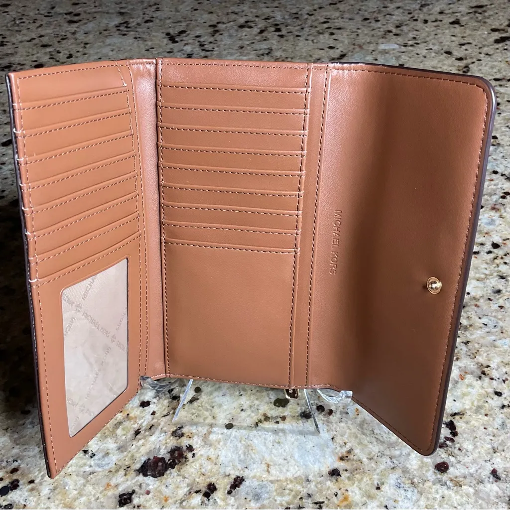 Michael Kors Vanilla Jet Set Large Logo Trifold Wallet - NWOT - Image 7