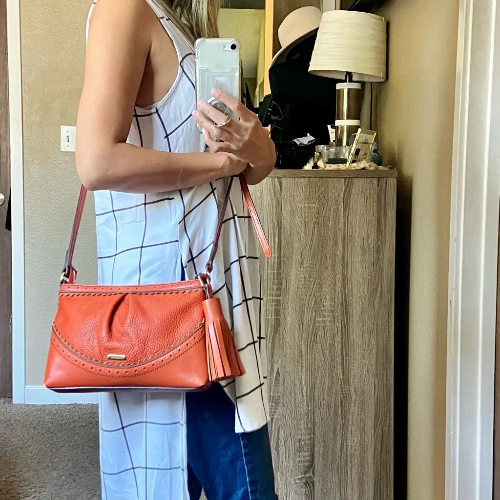 Burberry Orange Brogue leather tassel shoulder bag - Image 9