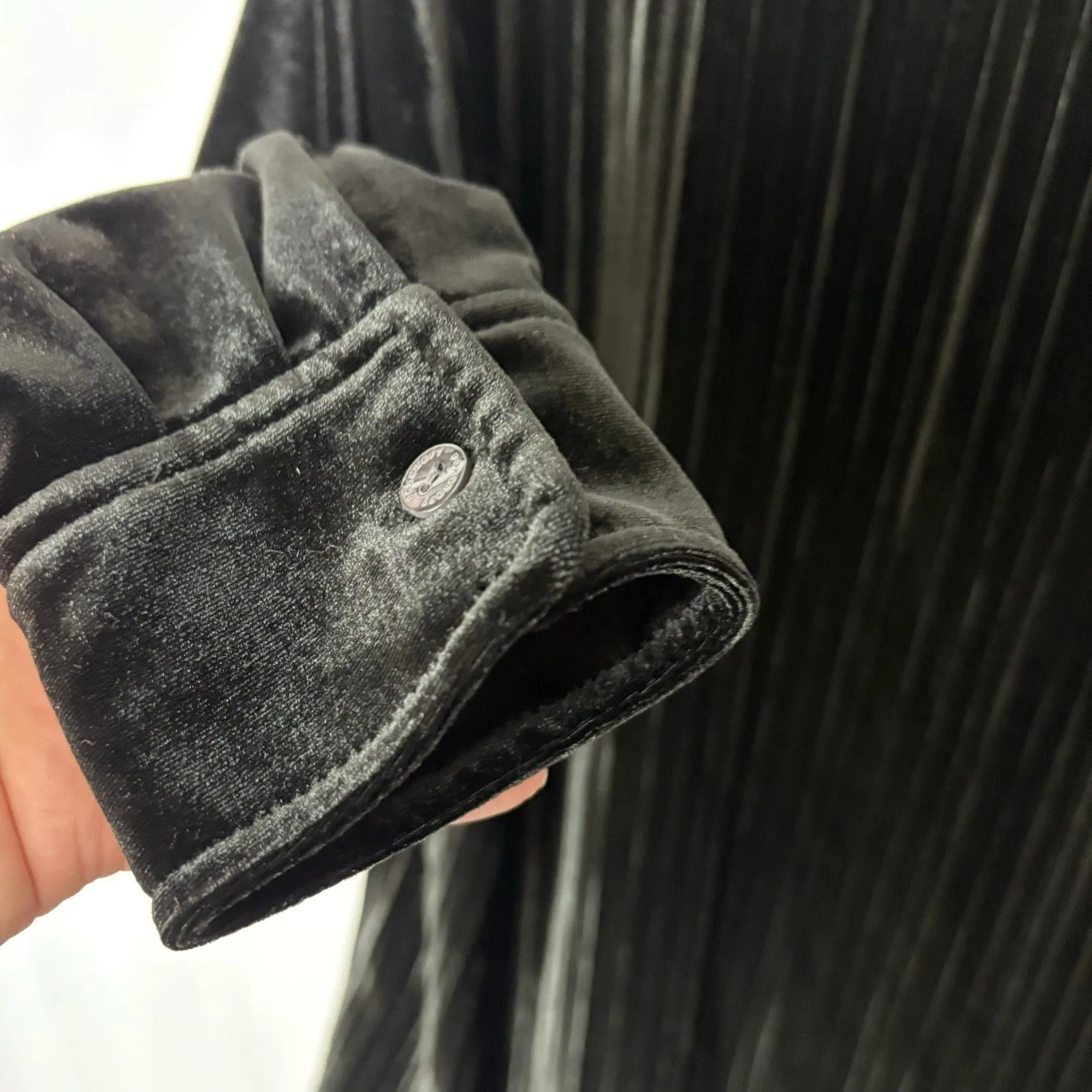 Foxcroft Long Sleeve Black Velvet Velour Relaxed Button Up Shirt Top Size 10 - Image 8