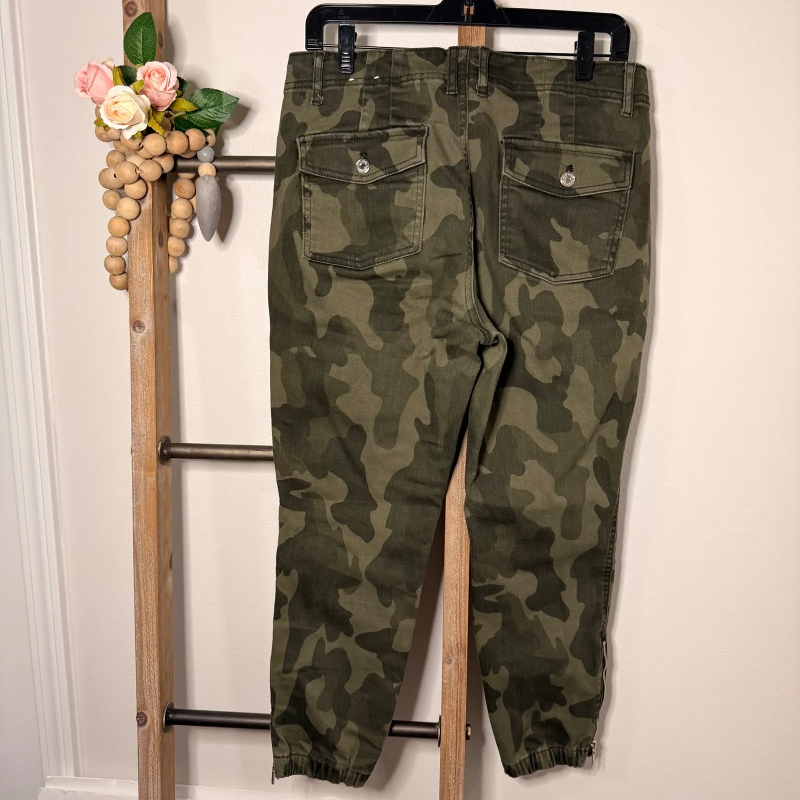 White House Black Market The Slim Ankle Camo Utility Pants Women 10S - Image 5