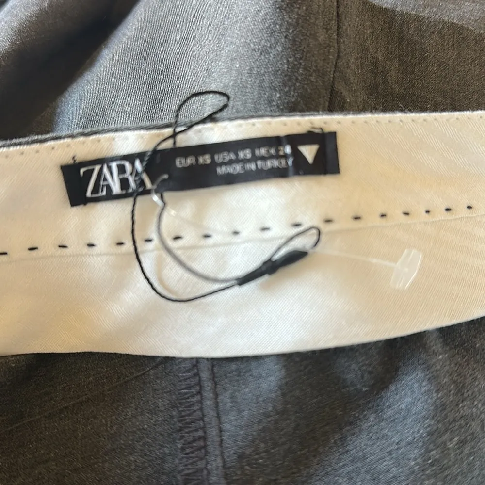 NWOT Zara Asymmetric Top with Button Bloggers Fave Gray XS - Image 7