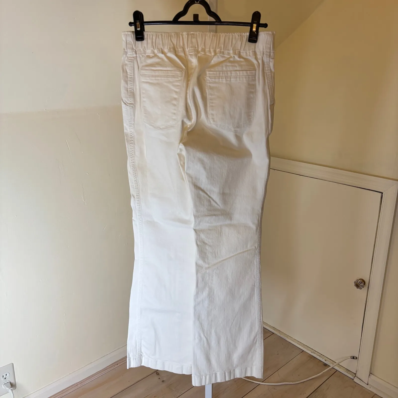 Coldwater Creek EUC Women's White Wide Leg Sailor Pants w/Button Detail Size 8 - Image 4