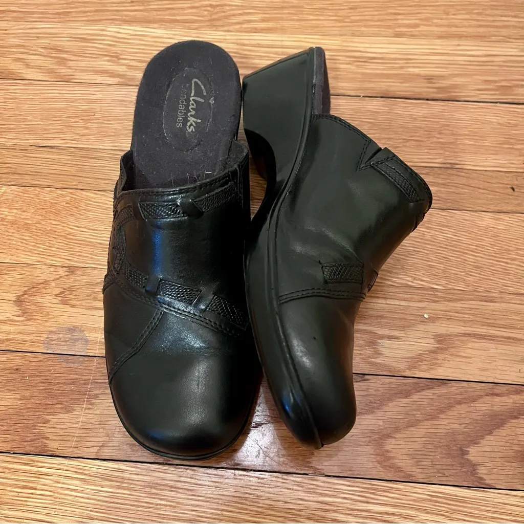 Clarks Bendables Black Leather Comfort Clog Mules Women's Size 8 - Image 2