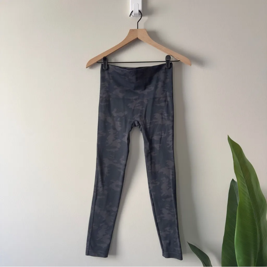 Spanx Seamless Camo High-Waisted Leggings Gray Ankle Casual Athletic Activewear - Image 2