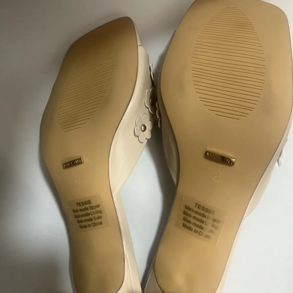 Tessie Vegan Kitten Heels by Billini Gold Size 8 - Image 7