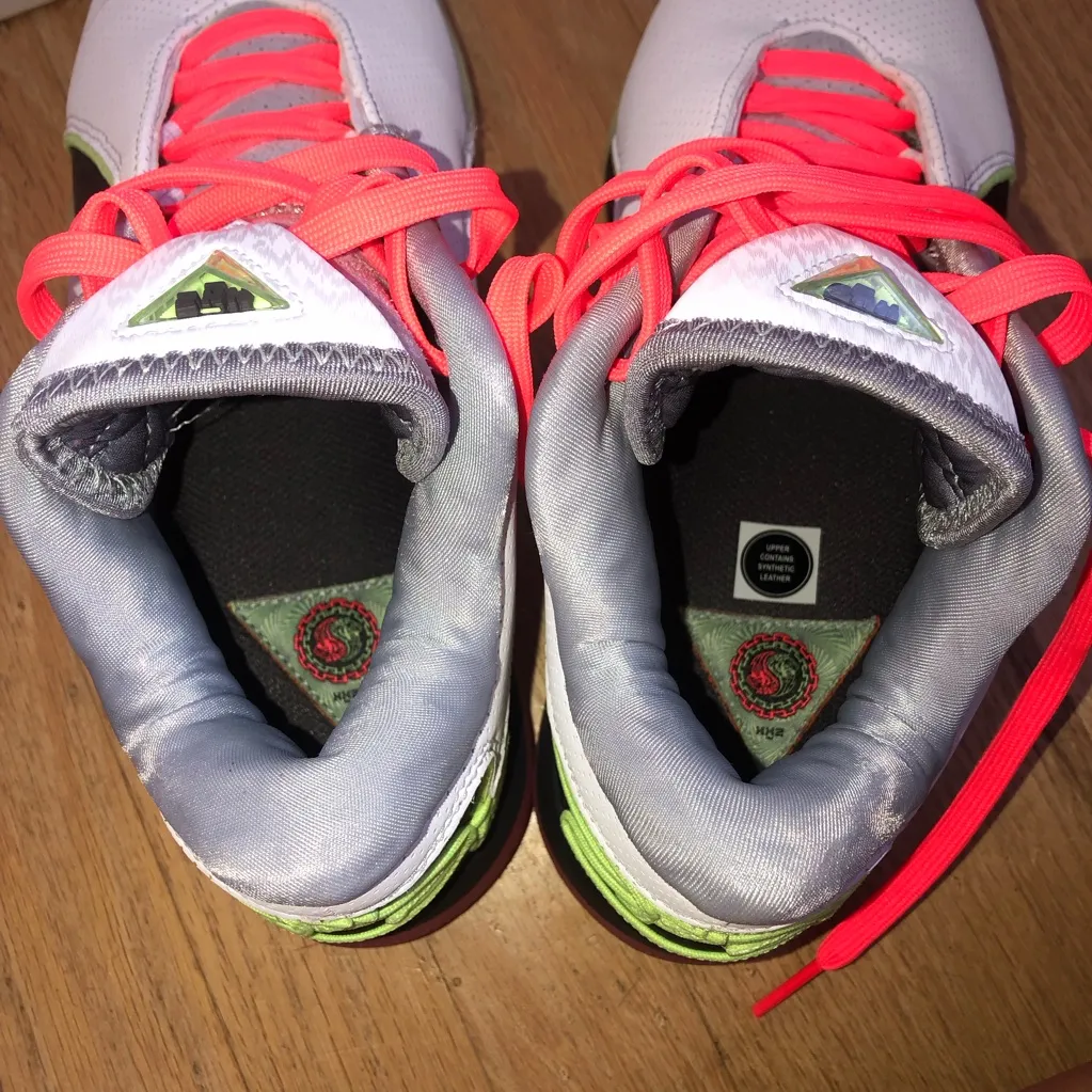 LeBron XXII "Crown Jewel" Basketball Shoes white/volt glow-medium ash  women’s 8 - Image 6