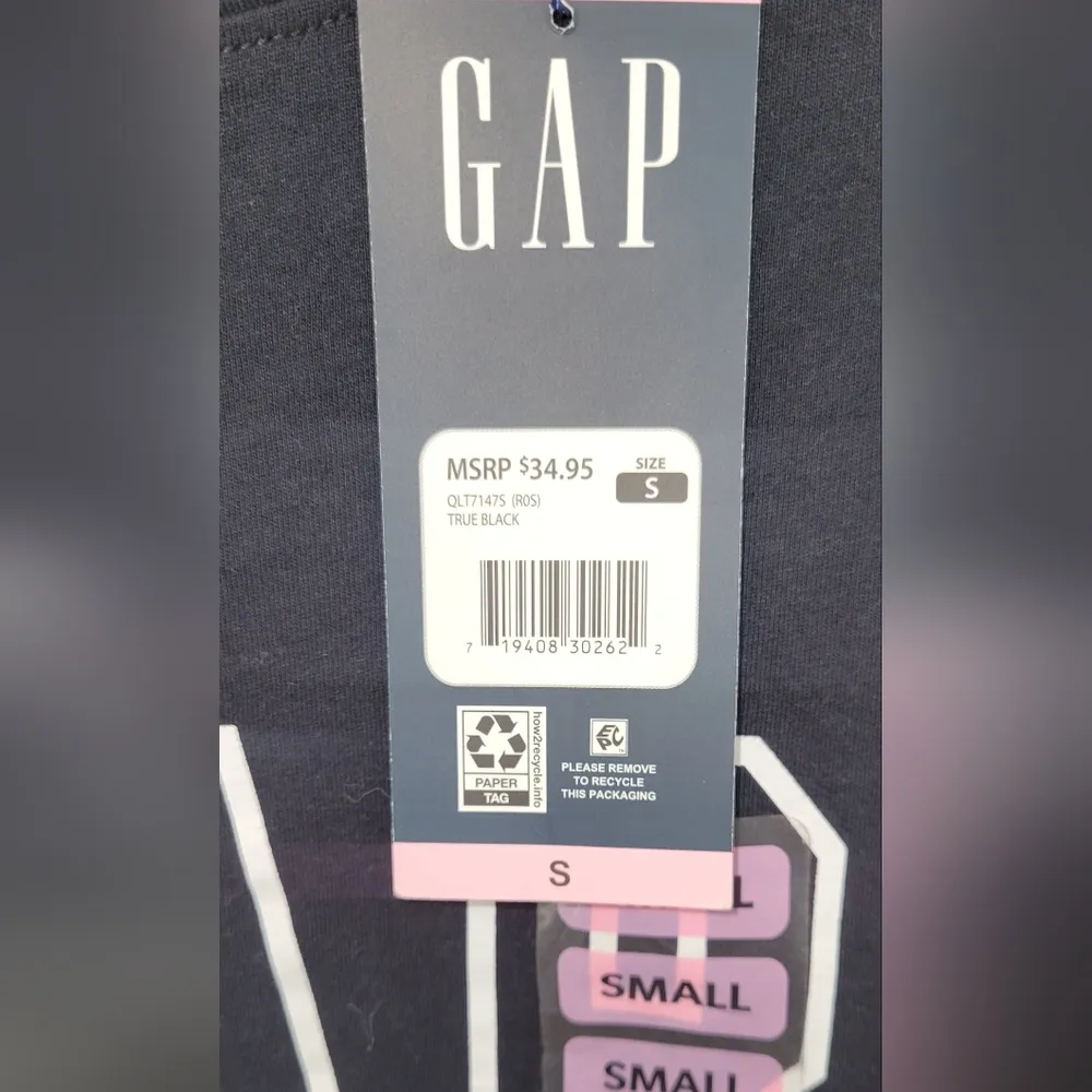 NWT GAP Women's Relaxed Fit Graphic Logo Crew Neck Short Sleeve Black Size Small - Image 3