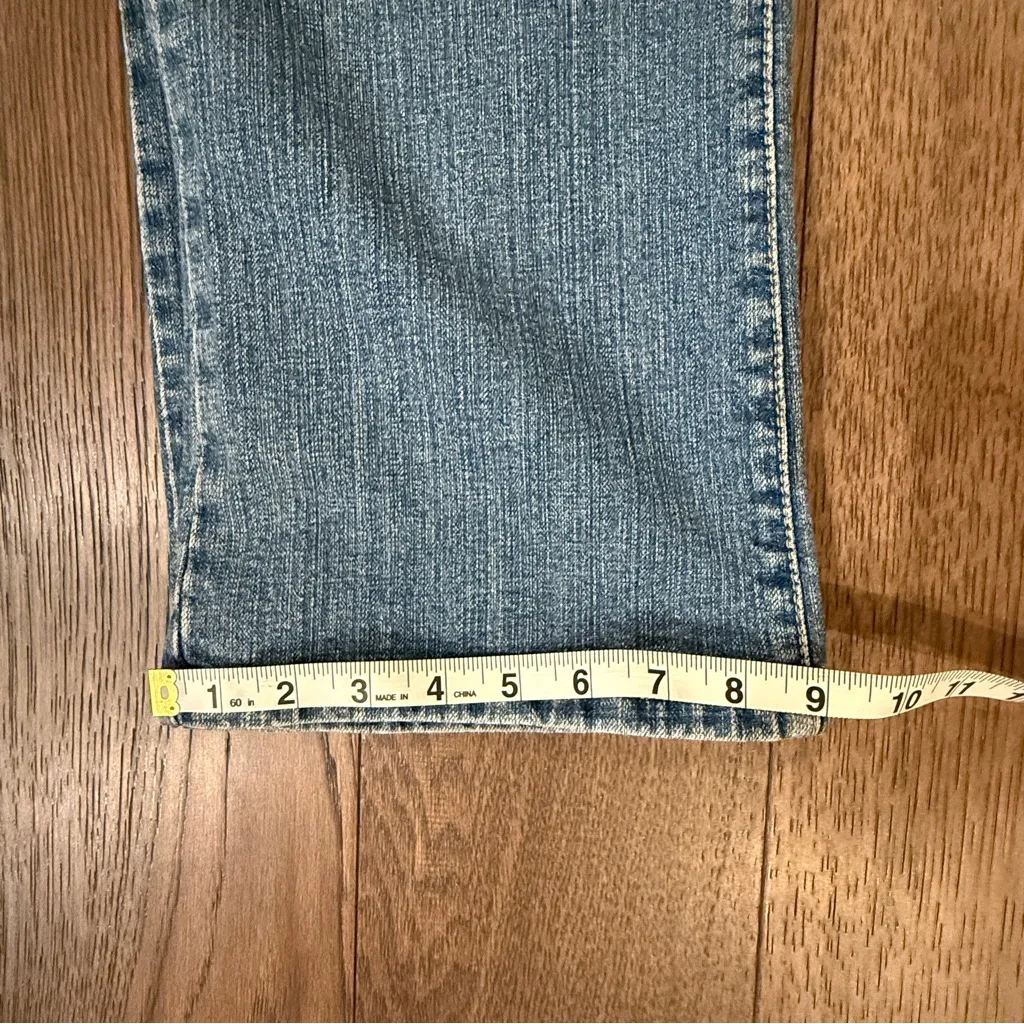 Levi’s relaxed boot cut 550 size 12 long - Image 5