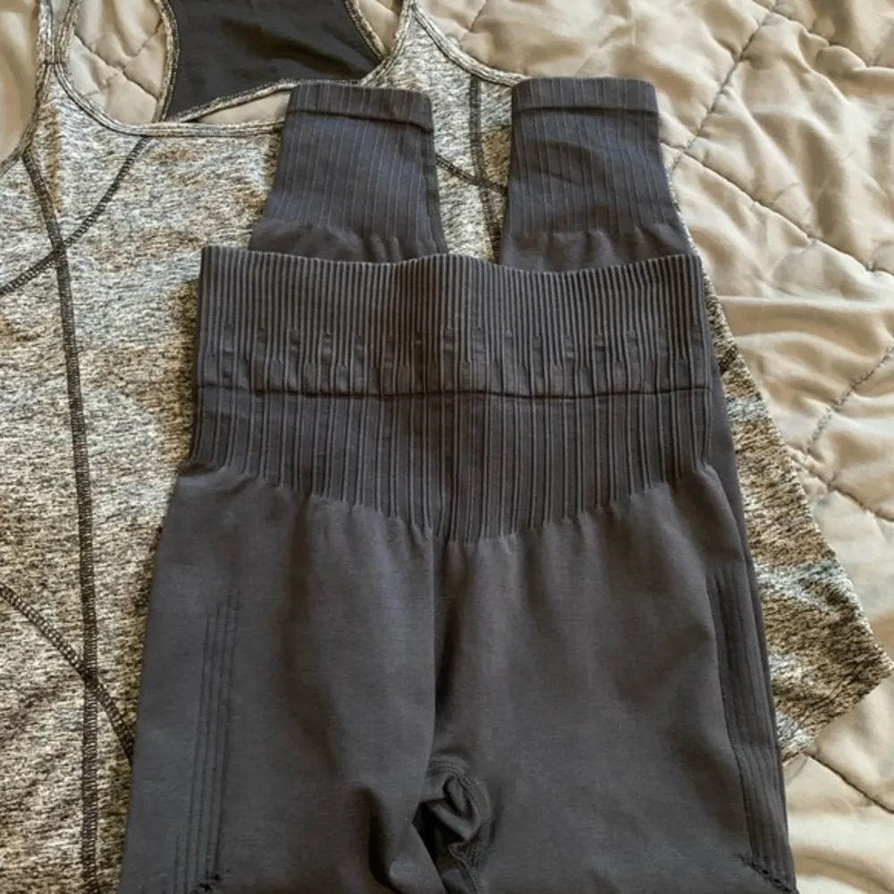 Joy Lab Black Leggings + Bonus Gray Racerback Tank Size XS GUC #6230 - Image 4