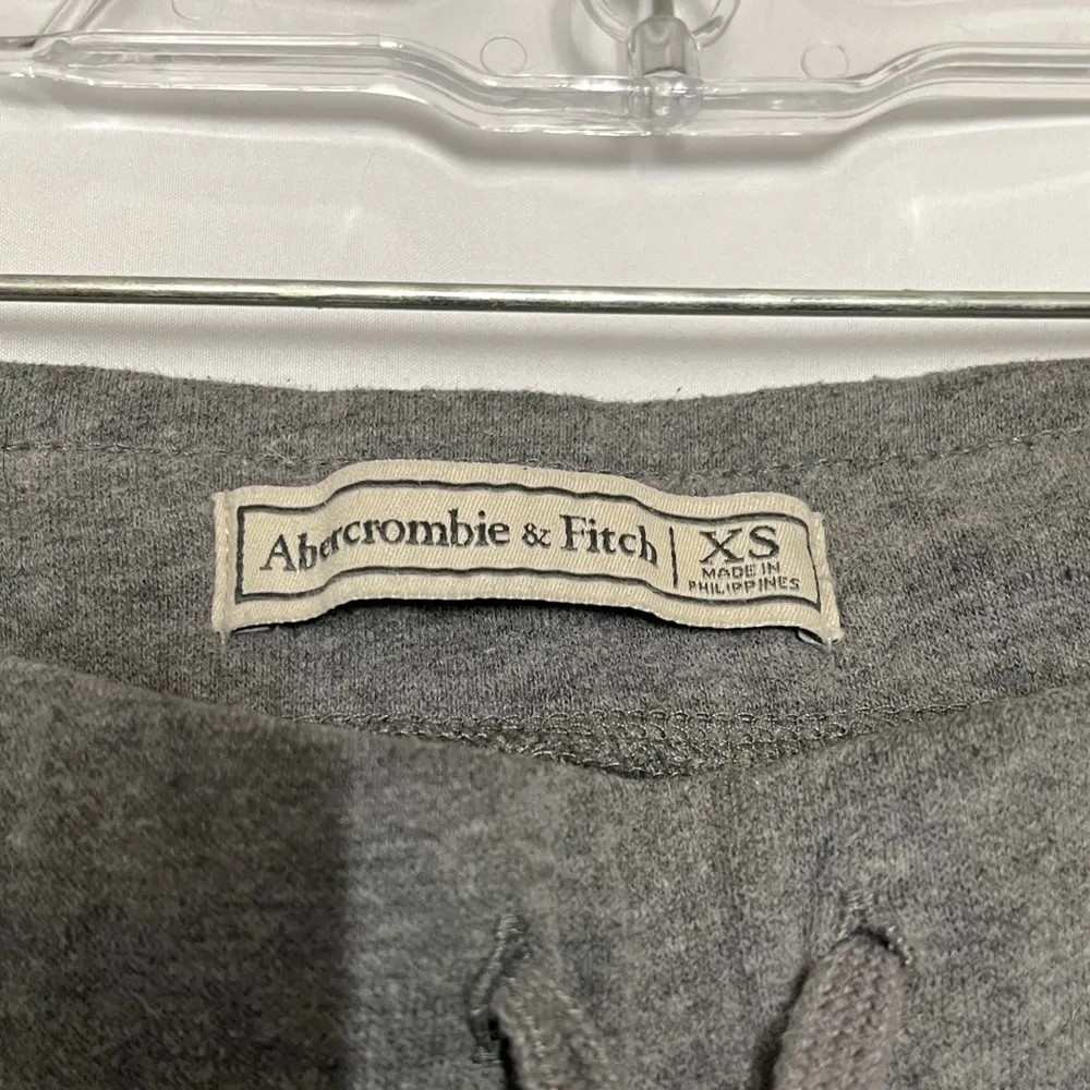 Abercrombie & Fitch Sweats - Image 3