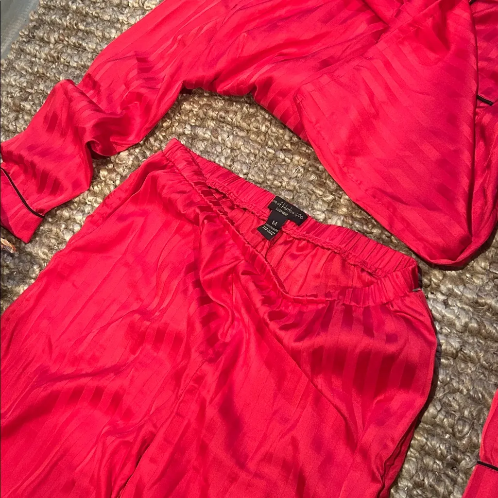 House of Harlow 1960 Red Satin Sleepwear LS Top and Bottom Set Size Medium - Image 7
