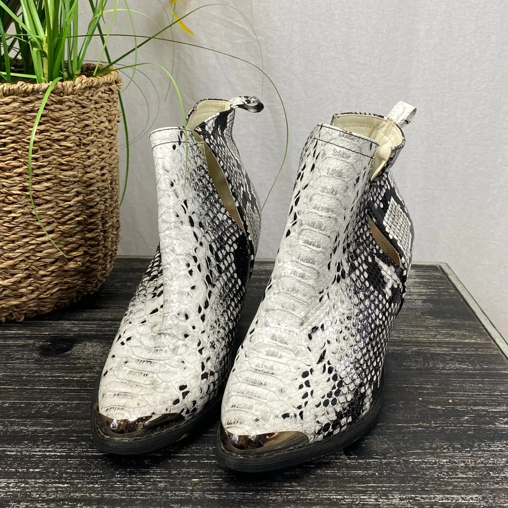 Arider Girl Ivory & Black Snakeskin Animal Print Ankle Booties Shoes 6 - Image 2