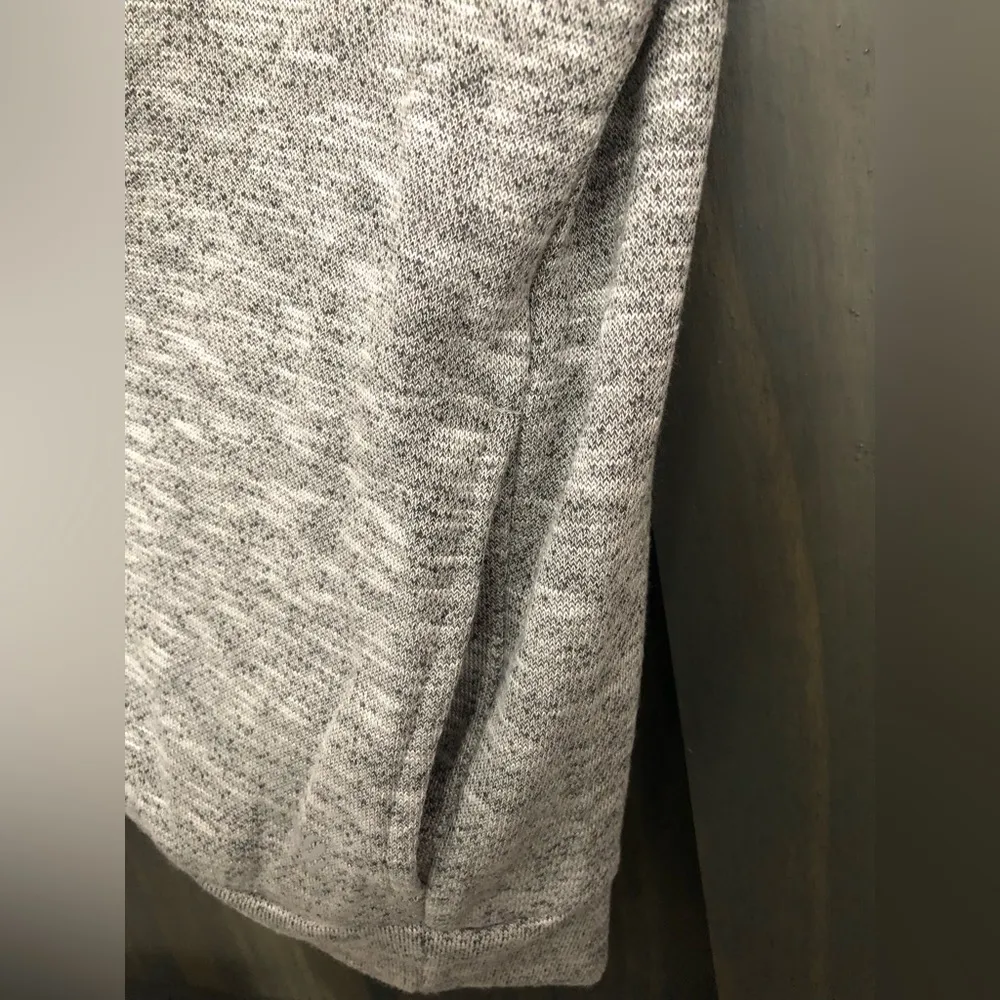 Forever 21 grey exercise long sleeve hooded sweatshirt - Image 4
