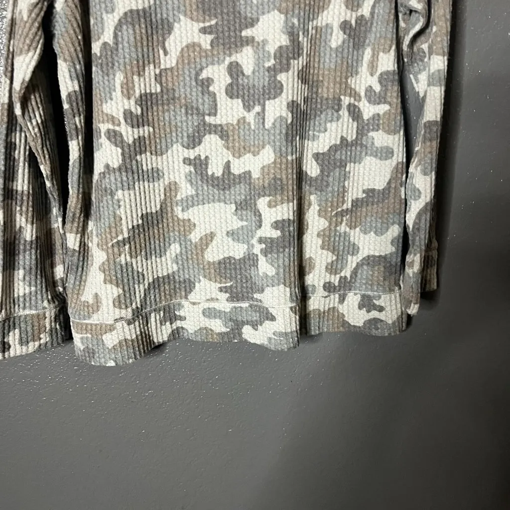 Secret Treasures Women’s Large Camo Waffle Knit Long Sleeve Top L - Image 2