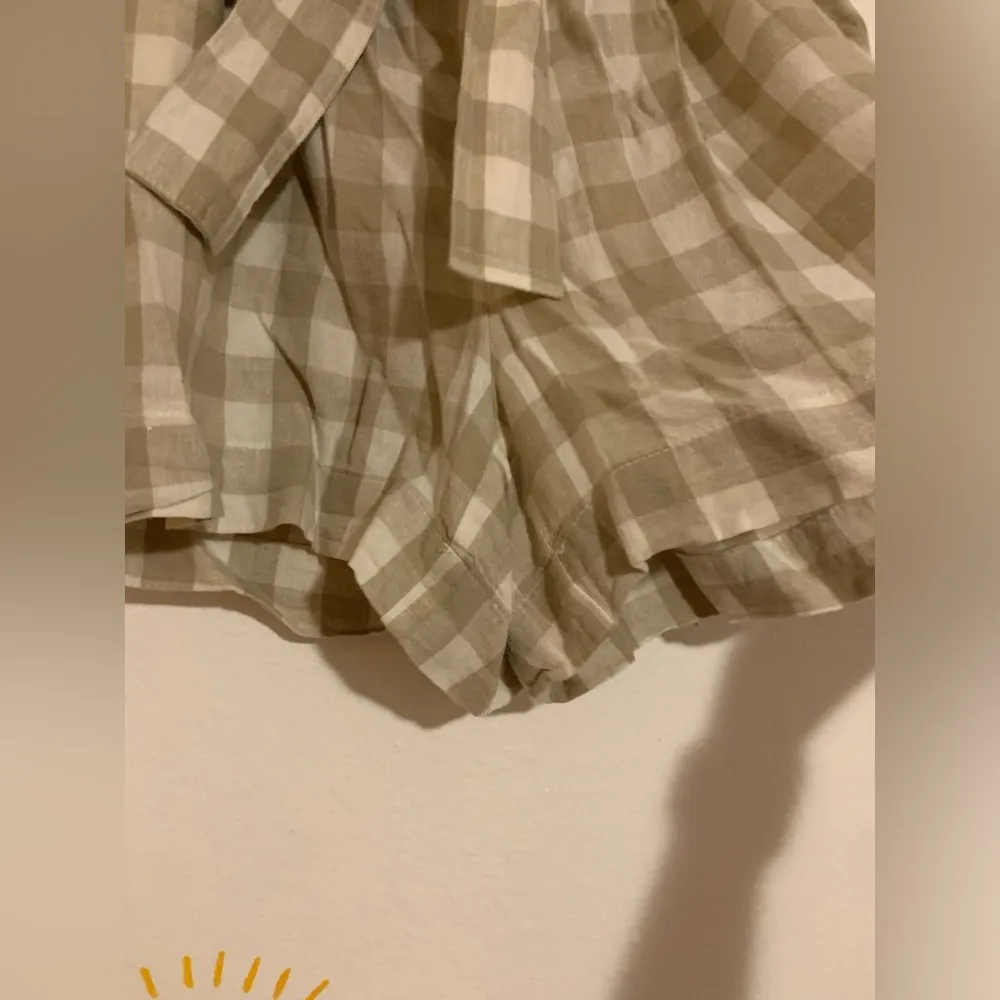 Gingham Beige and White Paper Bag Shorts - Image 5