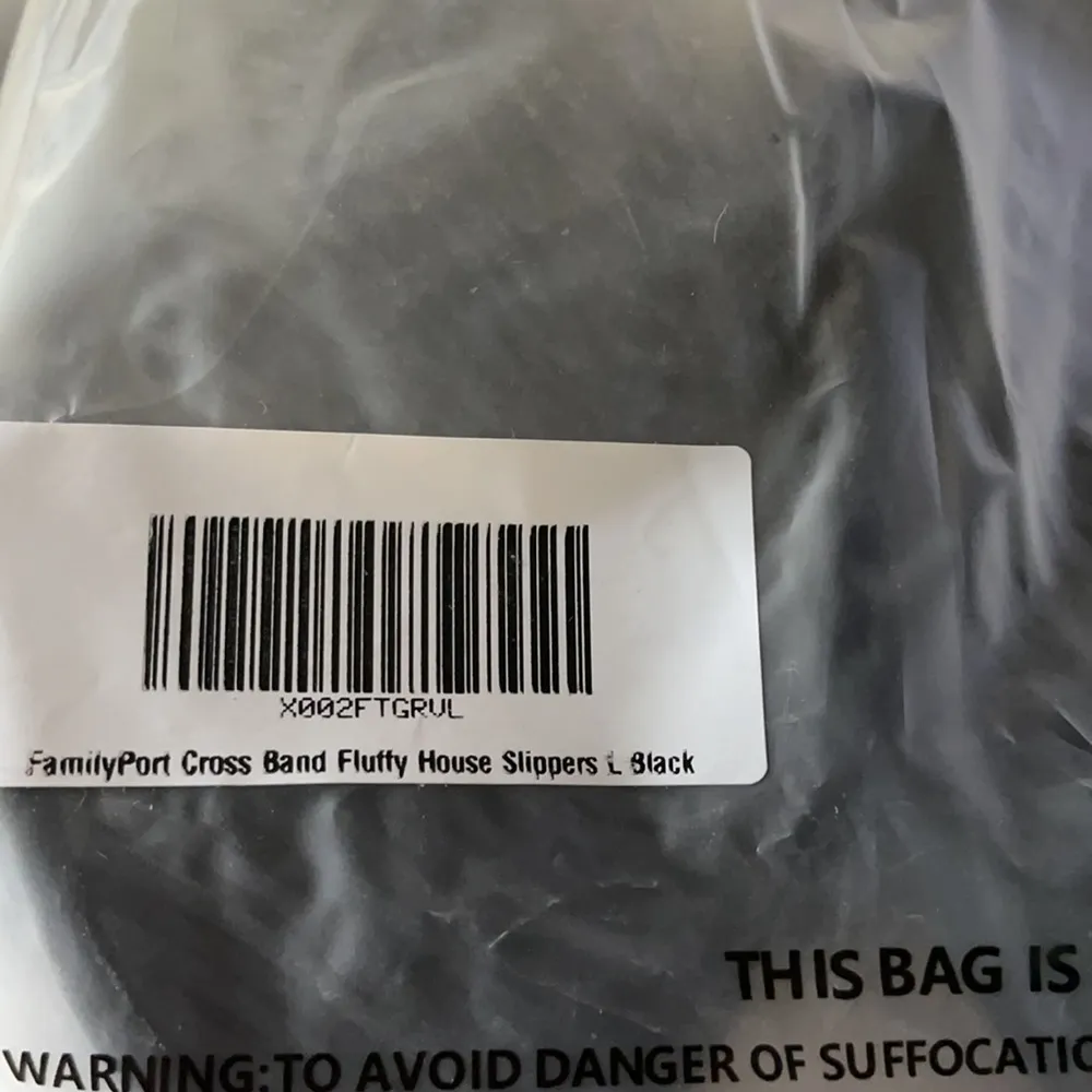 Woman’s Black Fluffy Faux Fur Slippers Size undefined - Image 5