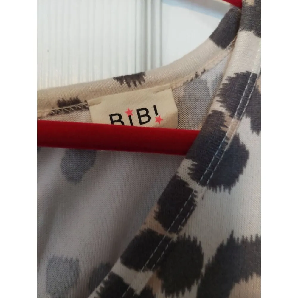 Leopard Print BiB! Short Sleeve Romper With V - Image 2