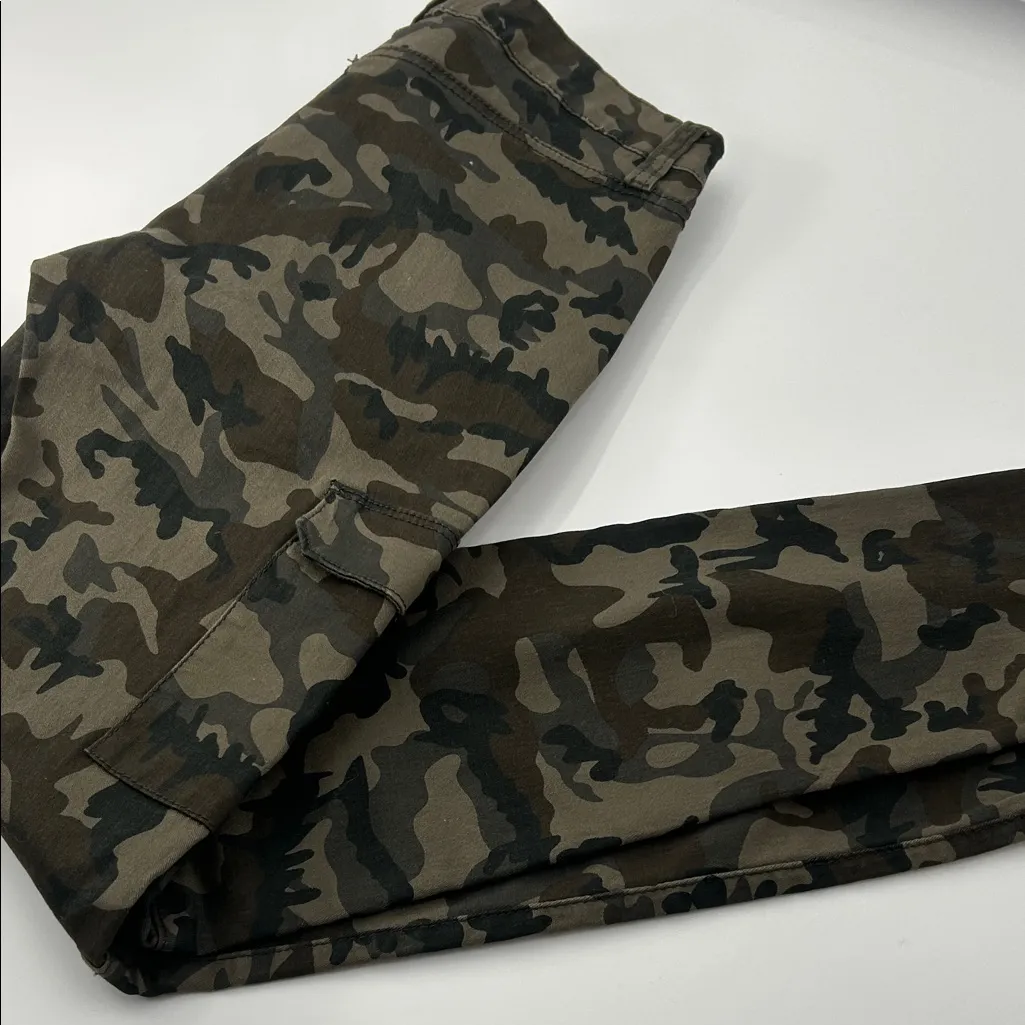 Ashley Mason Men's Green Camouflage Cargo Pants - Image 12