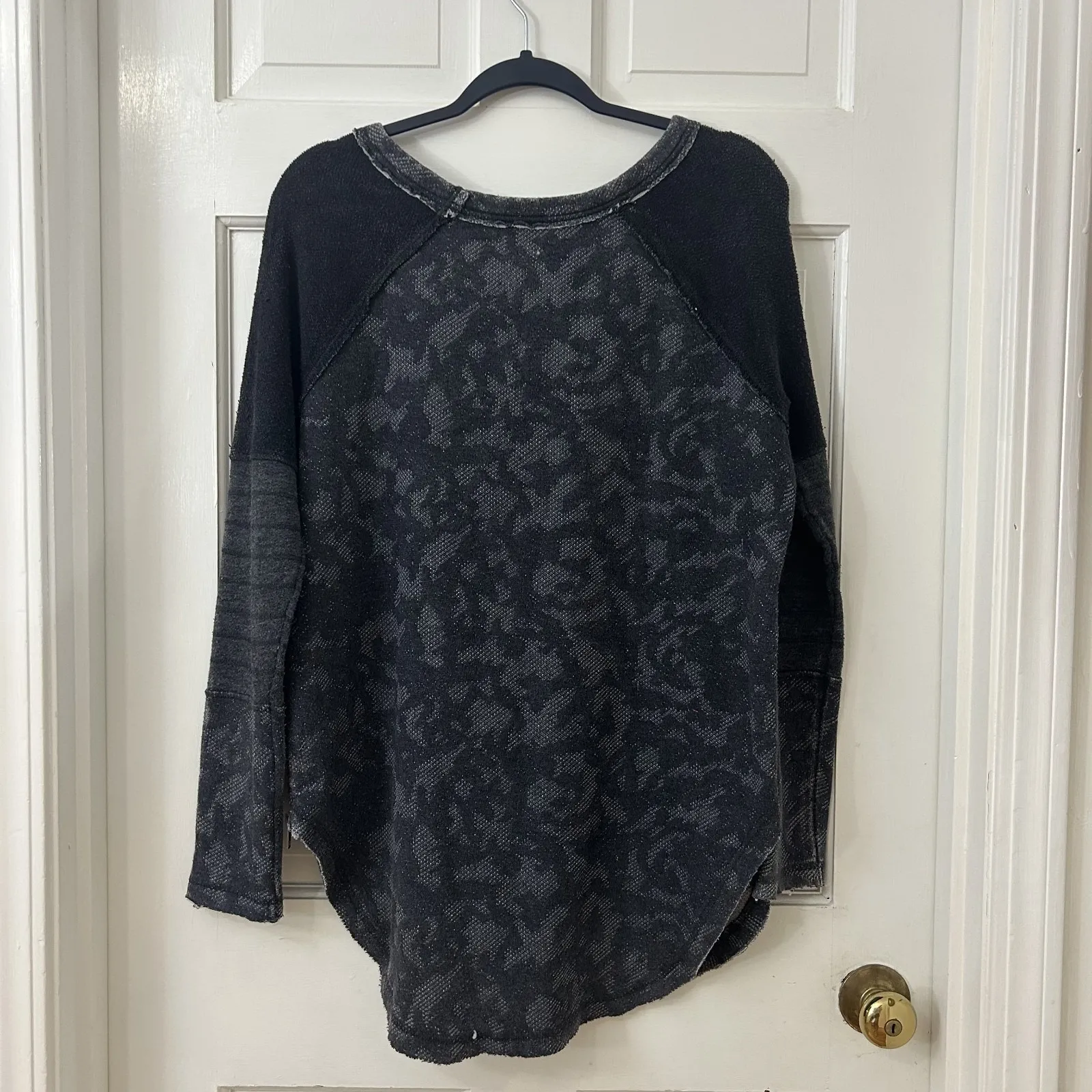 Free People Bed Of Roses Charcoal Floral‎ Print Thermal Tunic Pullover Shirt S - Image 3