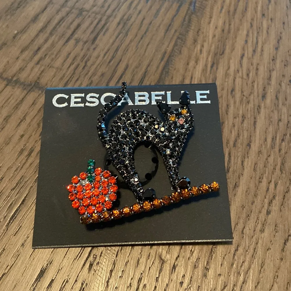 Cescabelle cat broach NWT Black - Image 2