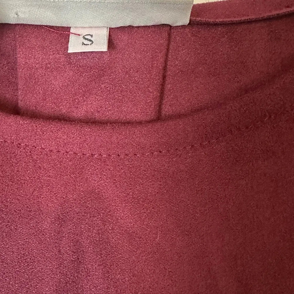 Bryn Walker Fran Top Faux Suede Bell Sleeve Lagenlook Maroon Size Small - Image 6