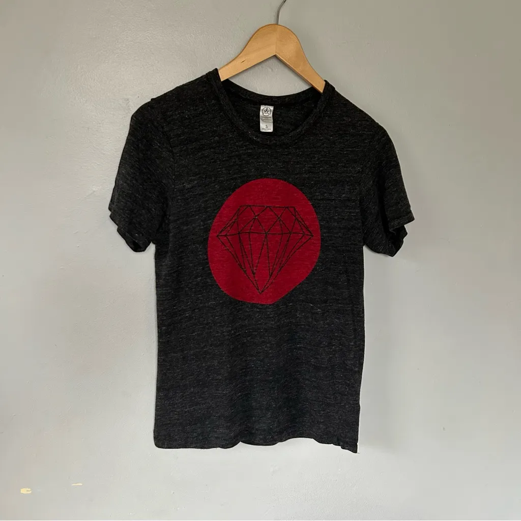 Alternative Black and Red Diamond Yoga Tee - Image 3