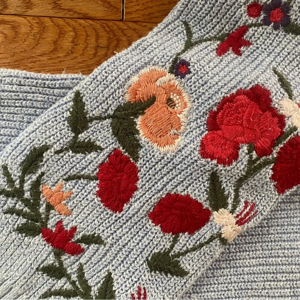 American Eagle light blue pink red white floral embroidered sweater - Image 11