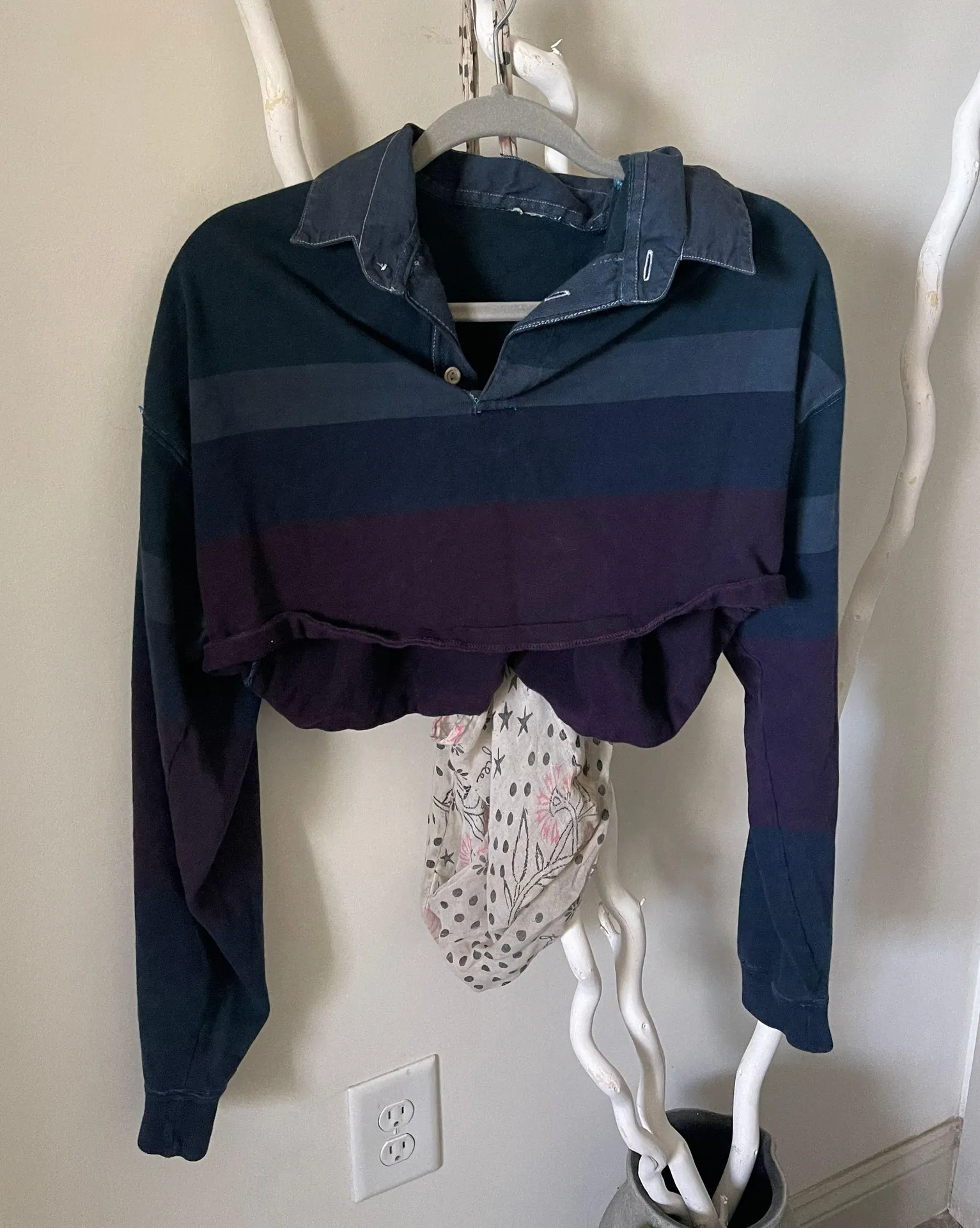 Urban Outfitters Cropped Shirt - Image 3