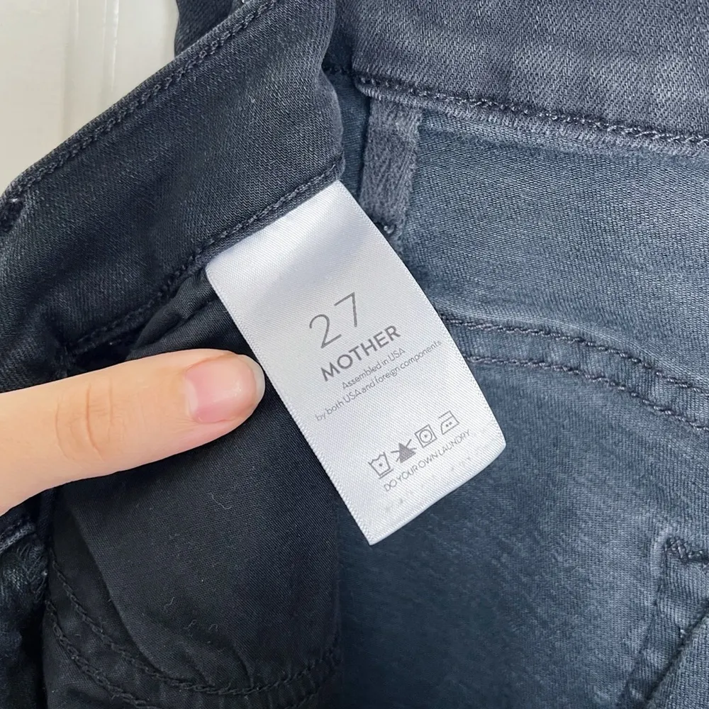 MOTHER • The Hustler Ankle Fray jeans washed black Not Guilty bootcut flare crop - Image 9