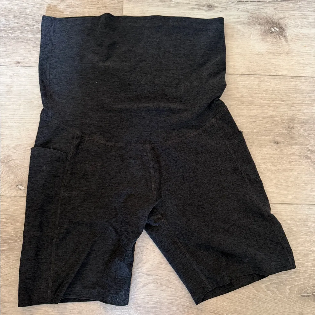 Beyond Yoga Maternity Bike Shorts - Medium - Image 3