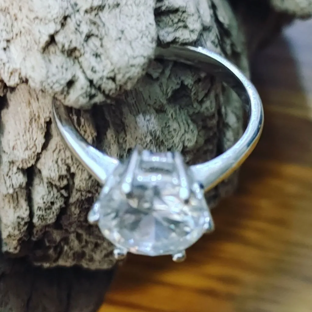 Solitaire Ring Rhinestone Silver Tone Clear Round Stone Size 9 Classic Prong - Image 7