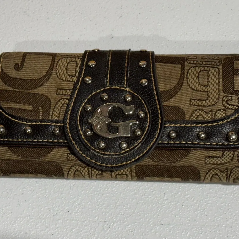 Guess Women's Zip-Around Clutch Wallet - Image 10