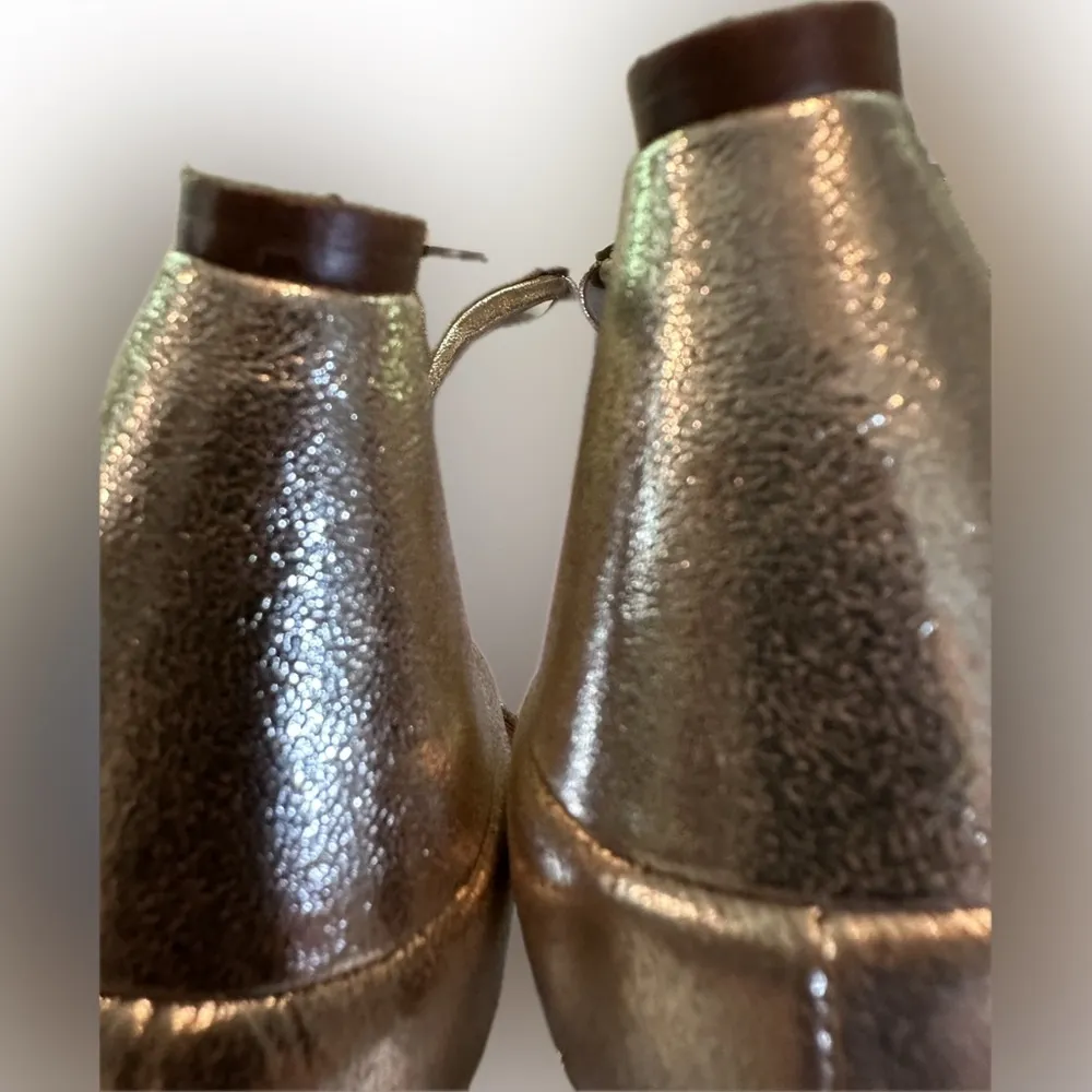 Ann Taylor gold metallic wedge sandals 7 1/2M - Image 12