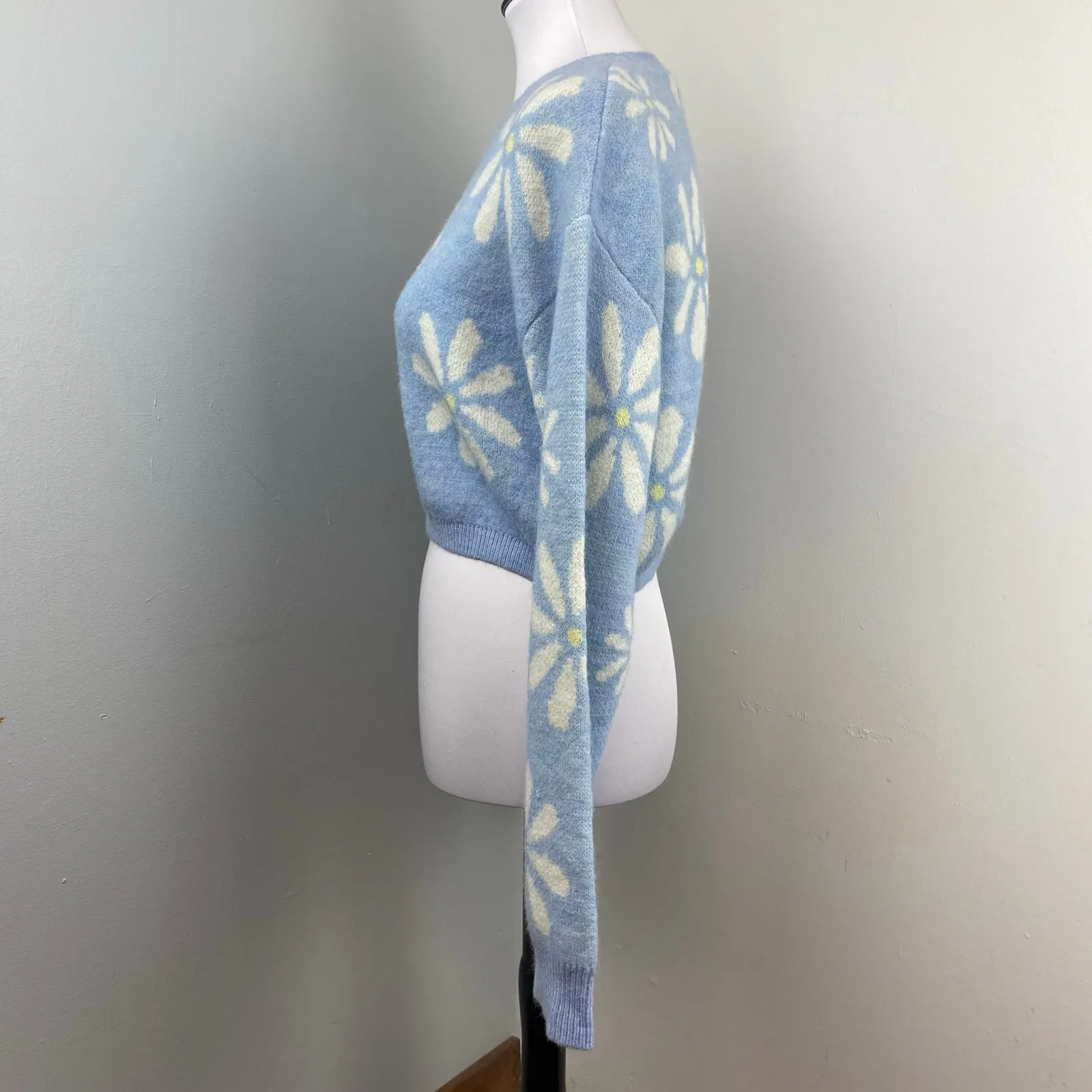Witty Fox Blue Retro Floral Cropped Knit Sweater Large Daisy - Image 5