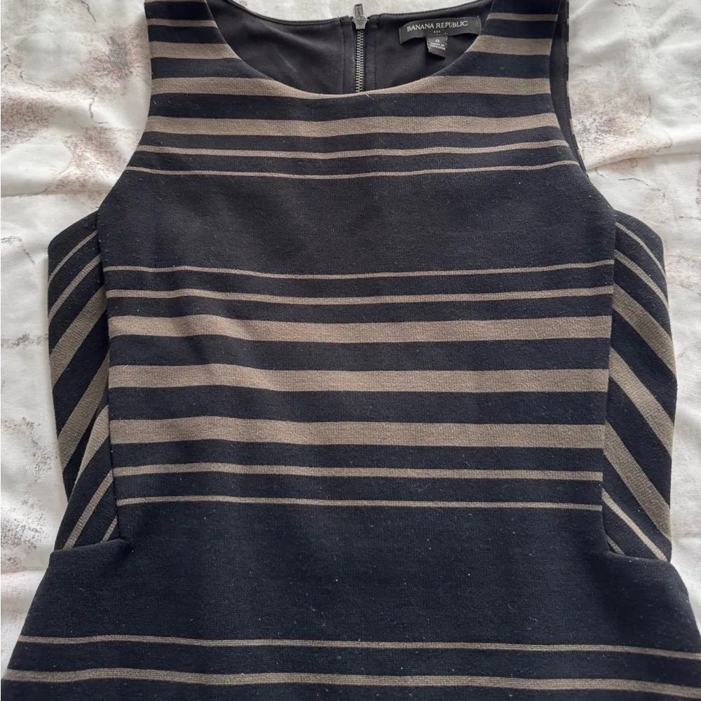 Banana Republic Striped Black and Tan Sleeveless sheath Dress, size 0 office - Image 17