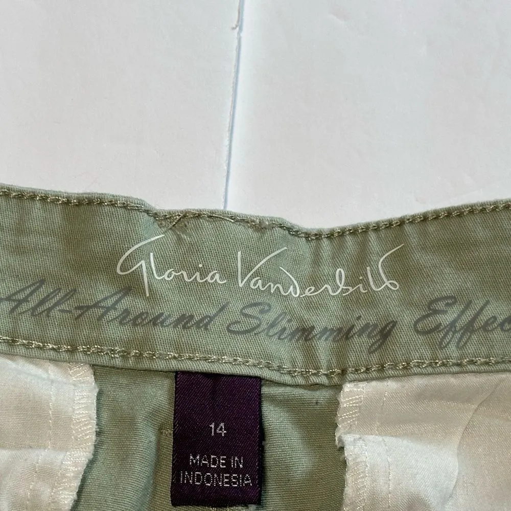 Gloria Vanderbilt Mint Green Buttoned Shorts Size 14 - Image 6