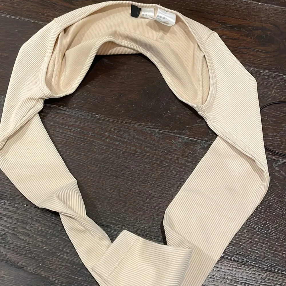 NWOT H&M bolero rib knit beige shoulder sleeve top xs - Image 2